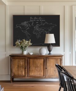 Carte du monde noire minimaliste personnalisée, faite à la main