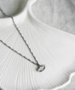 Collier Selena – Feuille de Gingko Biloba en argent