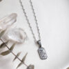 Collier Tarot argent – Pendentif rectangulaire captivant
