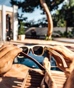 Lunettes de soleil en bois d’érable canadien modèle Toulouse