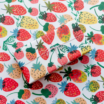 Papier d’emballage Les fraises – Cadeau Québec coloré et recyclé
