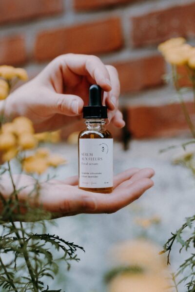 Sérum visage aux fleurs lavande citronnée – Soins naturels Québec